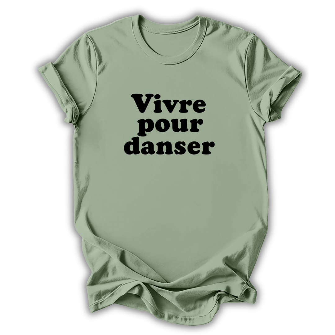 Green t-shirt with black text 'Vivre pour danser' on a white background