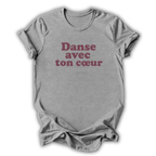 Gray t-shirt with pink text 'Danse avec ton coeur' on a white background
